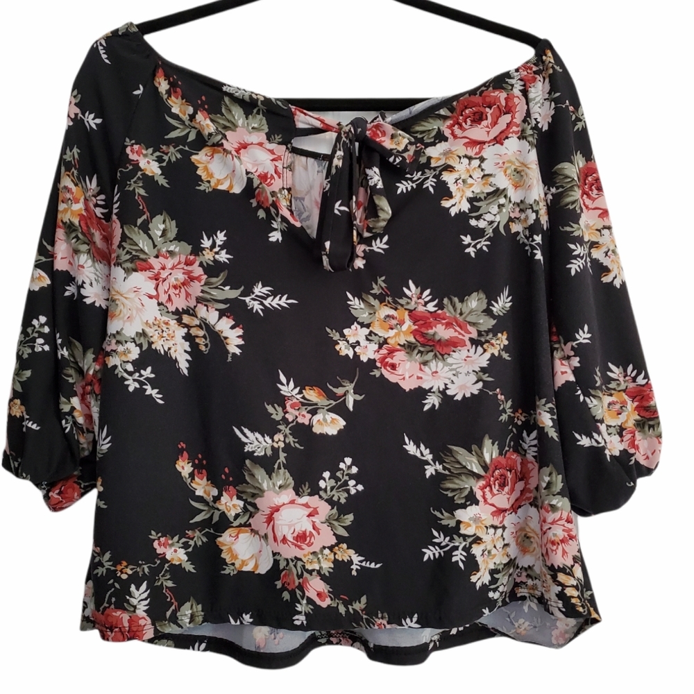💚4/$20 Black Floral Crop Top 2XL Plus Size Beautiful